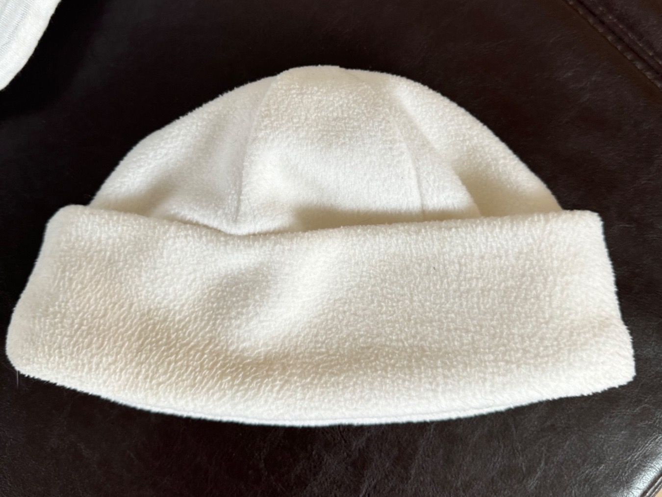 Bogner Copricapi, berretti & cappellini: Vintage Bogner Mütze Weiss – Usato da Trélex venduto da stripedthrift 6