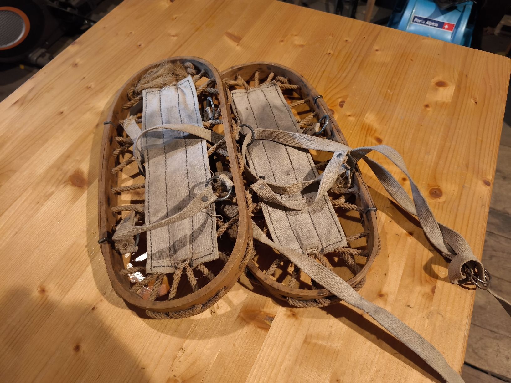 Tutte le decorazioni: historische schneeschuhe – Usato da Göschenen venduto da kai_9ppg 1