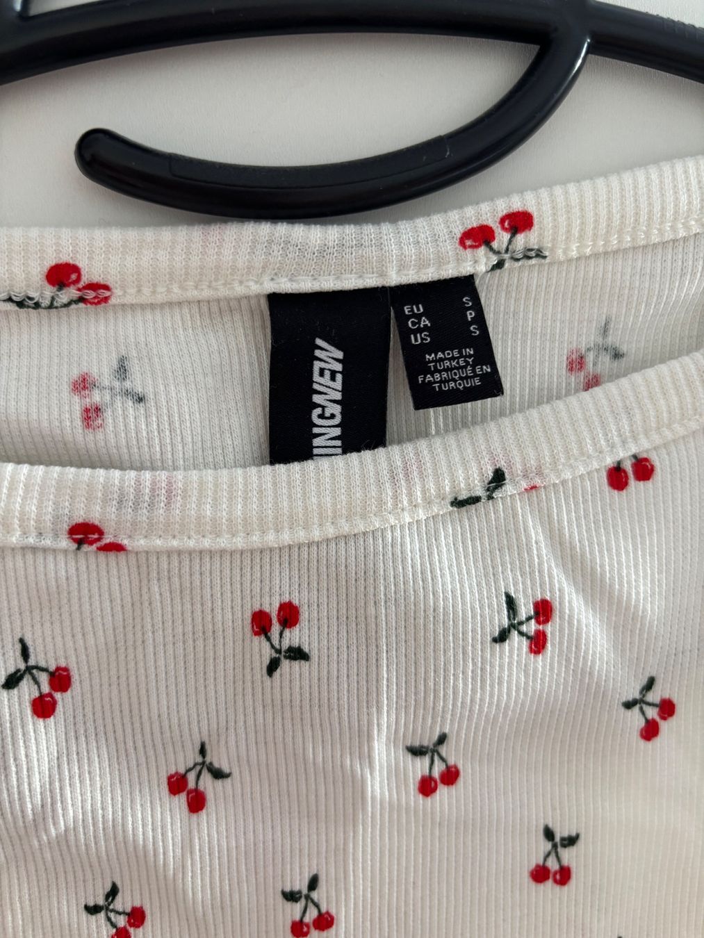 Top: cherry Muster cropped Top – Usato da Zürich venduto da hue_82qd 1