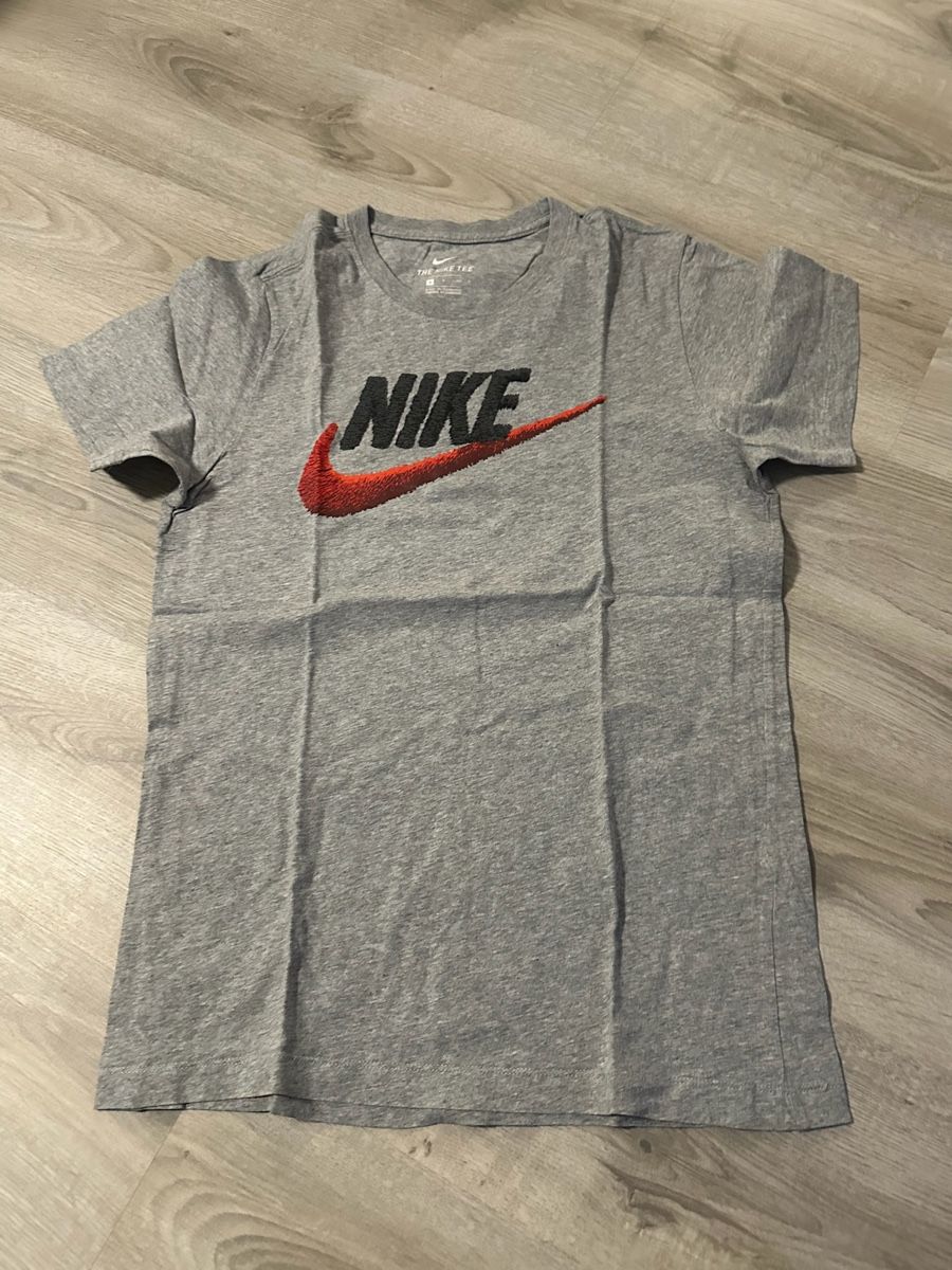 Nike T-shirt: Nike T-Shirt Grau Gr. S – Usato da Zürich venduto da kri_hy6t