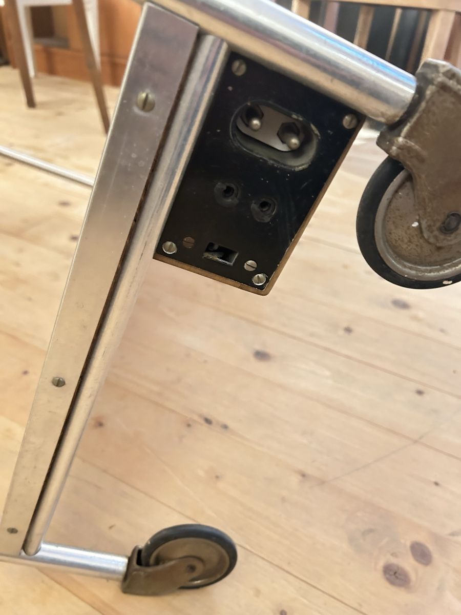 Carrelli di servizio: Mid Century Servier und warmhalte Wagen  – Usato da Zürich venduto da KuduKing 7
