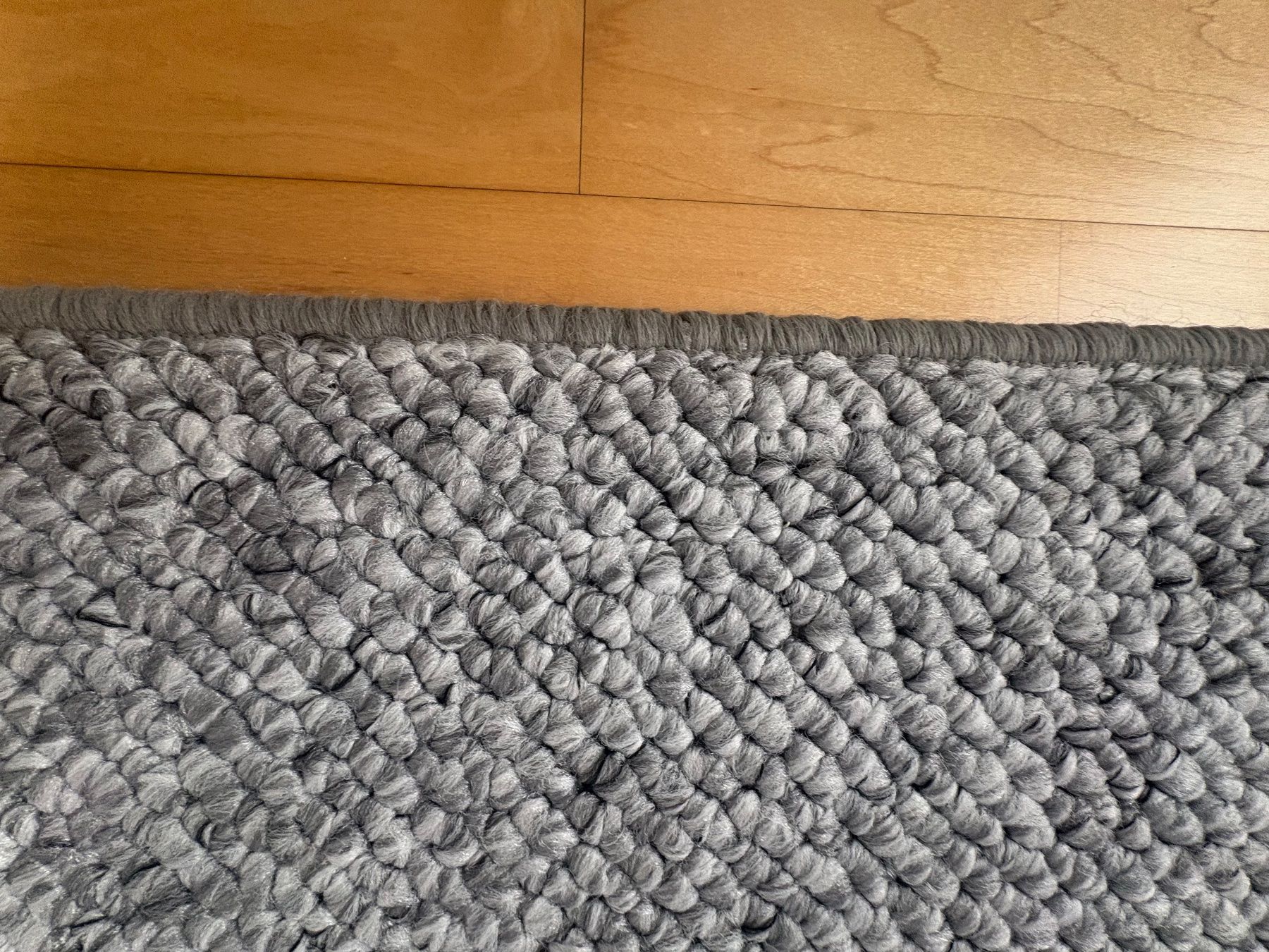 Tappeti: Handgewebter Wollteppich grau 140x200 – Usato da Egolzwil venduto da Patrizia.Baumann 1