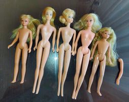 Lot de Barbie vintage avec coffret