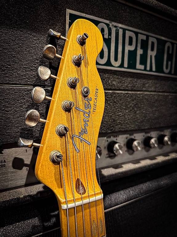 Fender Strumenti musicali: Fender Custom Shop 52 MOD telecaster 2016 – Usato da Montreux venduto da Alligator-AMPS 4