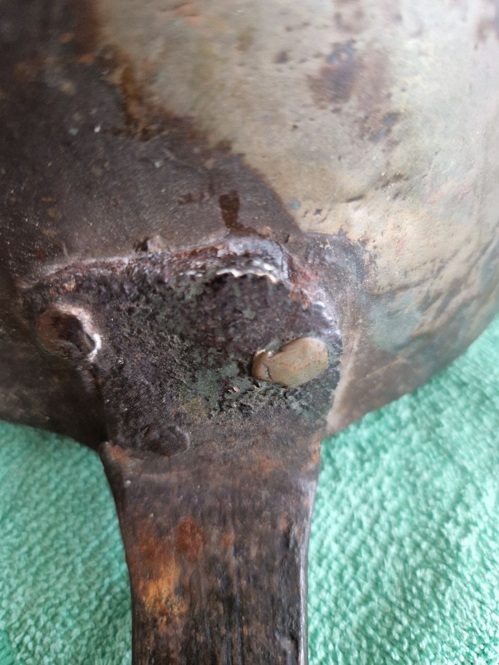 Elettrodomestici da cucina: Seltene antike Kupferkelle mit Eisengussstiel – Usato da Fislisbach venduto da mka_km8f 5