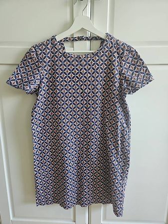 Kleid mit geometrischen Muster