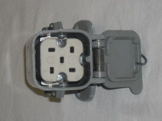 Stecker: 400 Volt - Wand-Steckdose , 15 A , 5 polig , Metall – Gebraucht aus Büren SO von omsa 5