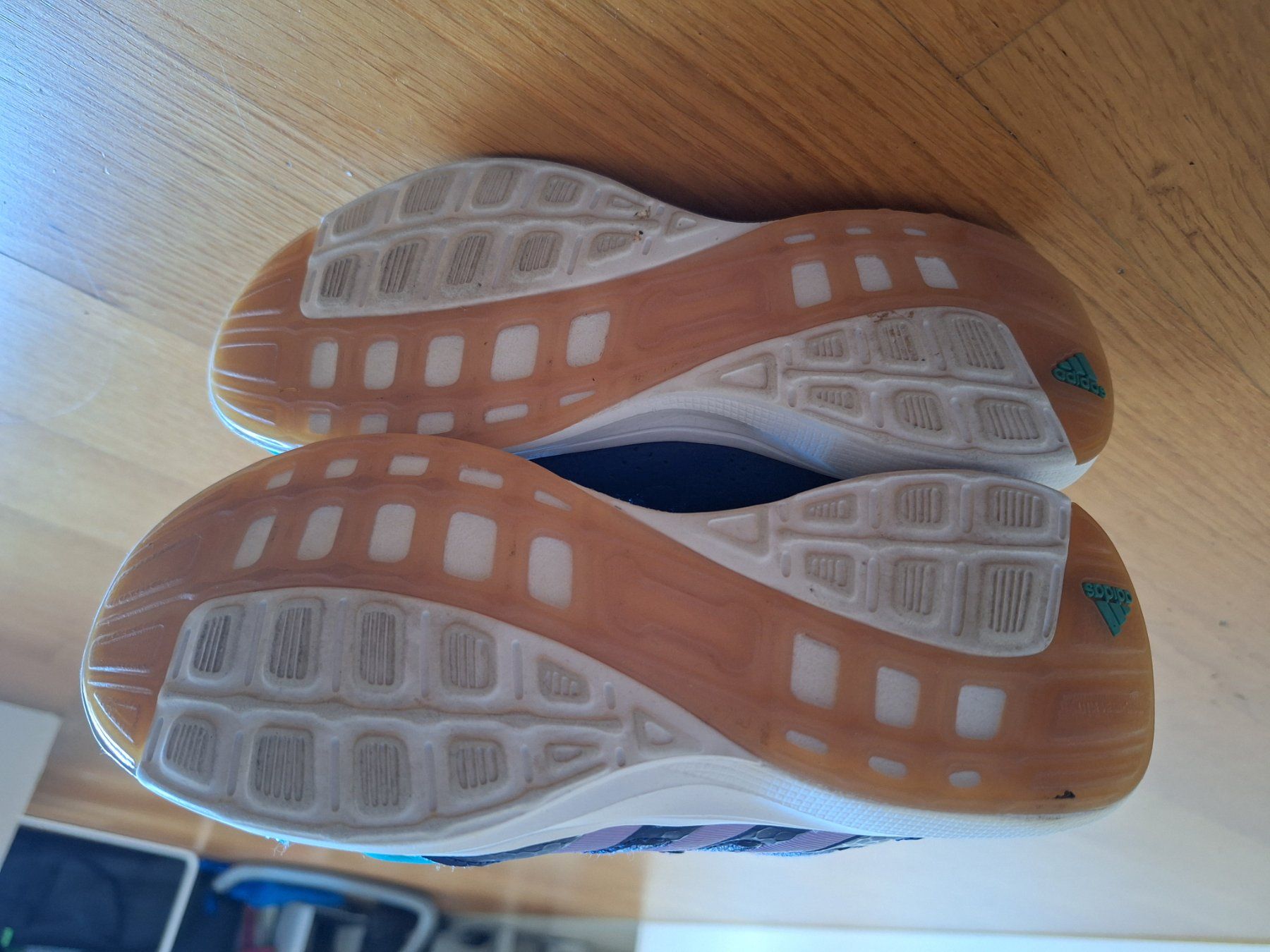 Adidas Scarpe per ragazzi: Kinderturnschuh Adidas Grösse 34 – Usato da Pfäffikon ZH venduto da Shoppi5 3