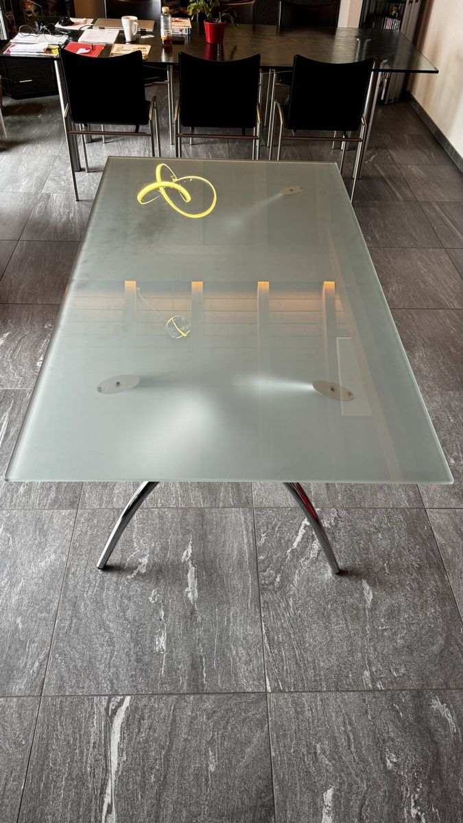 Tables: Glastisch mit Chromgestell   – D'occasion à Oberhofen am Thunersee par Gastern01