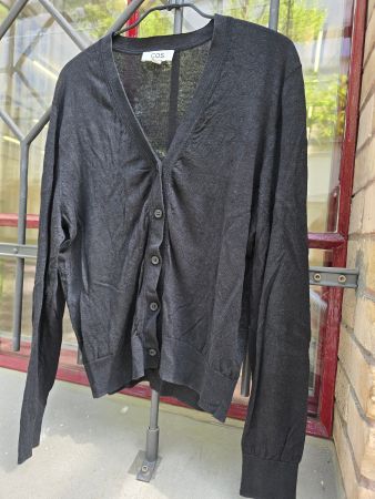 Kleidung: Cardigan Leinen schwarz COS (S)