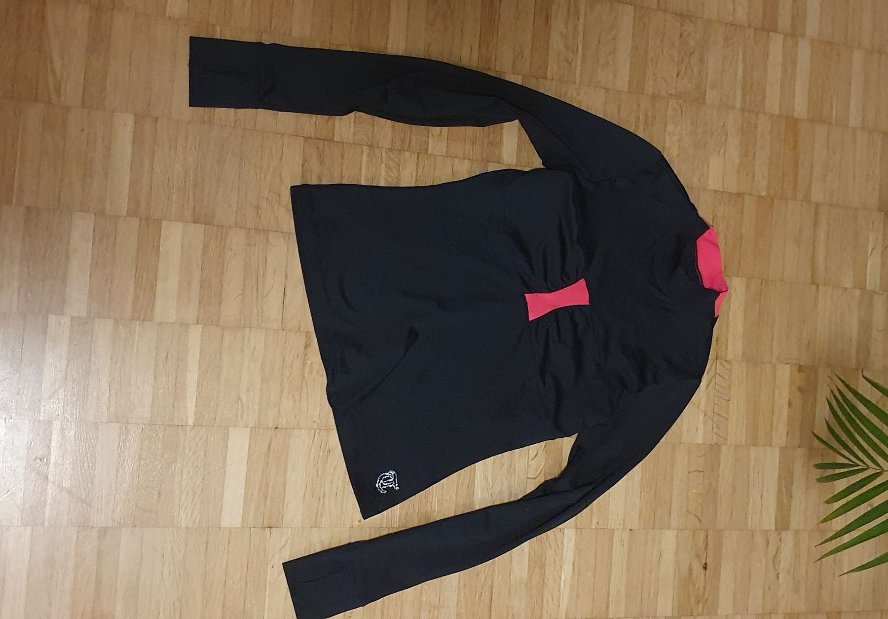 Maglioni & Felpe: Thuono Pullover schwarz/rot mit Raffung. Gr. S – Usato da Wettingen venduto da meriuma