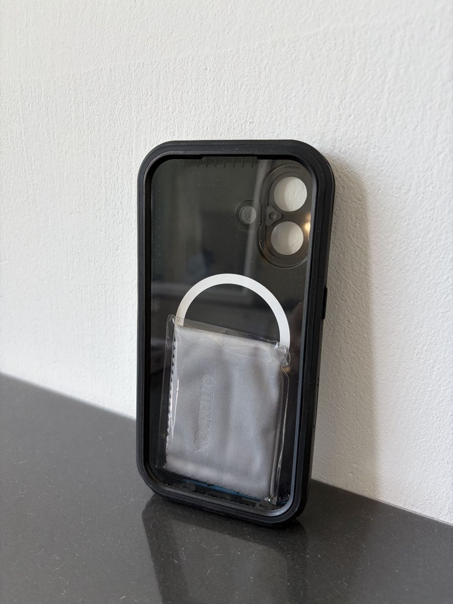 OtterBox Coques & Protection écran: Hülle OtterBox Serie Frë iPhone 17 – D'occasion à Walenstadt par cor_y9xz 1