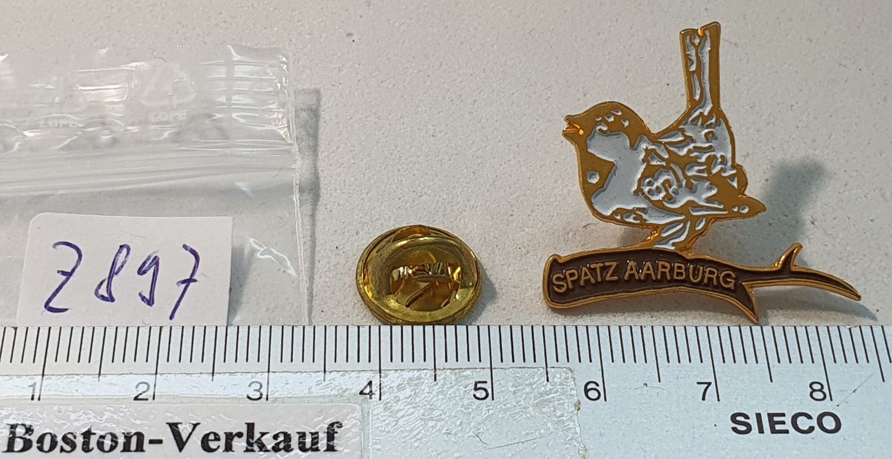Placchette & Badge: Z897 - Pin Vogel SPATZ AARBURG – Usato da Reinach BL venduto da Boston-Verkauf 1