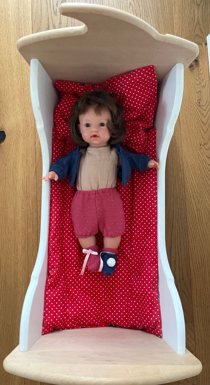 Jouets: Puppenbett aus Holz – D'occasion à Glattpark(Opfikon) par hro_56gz