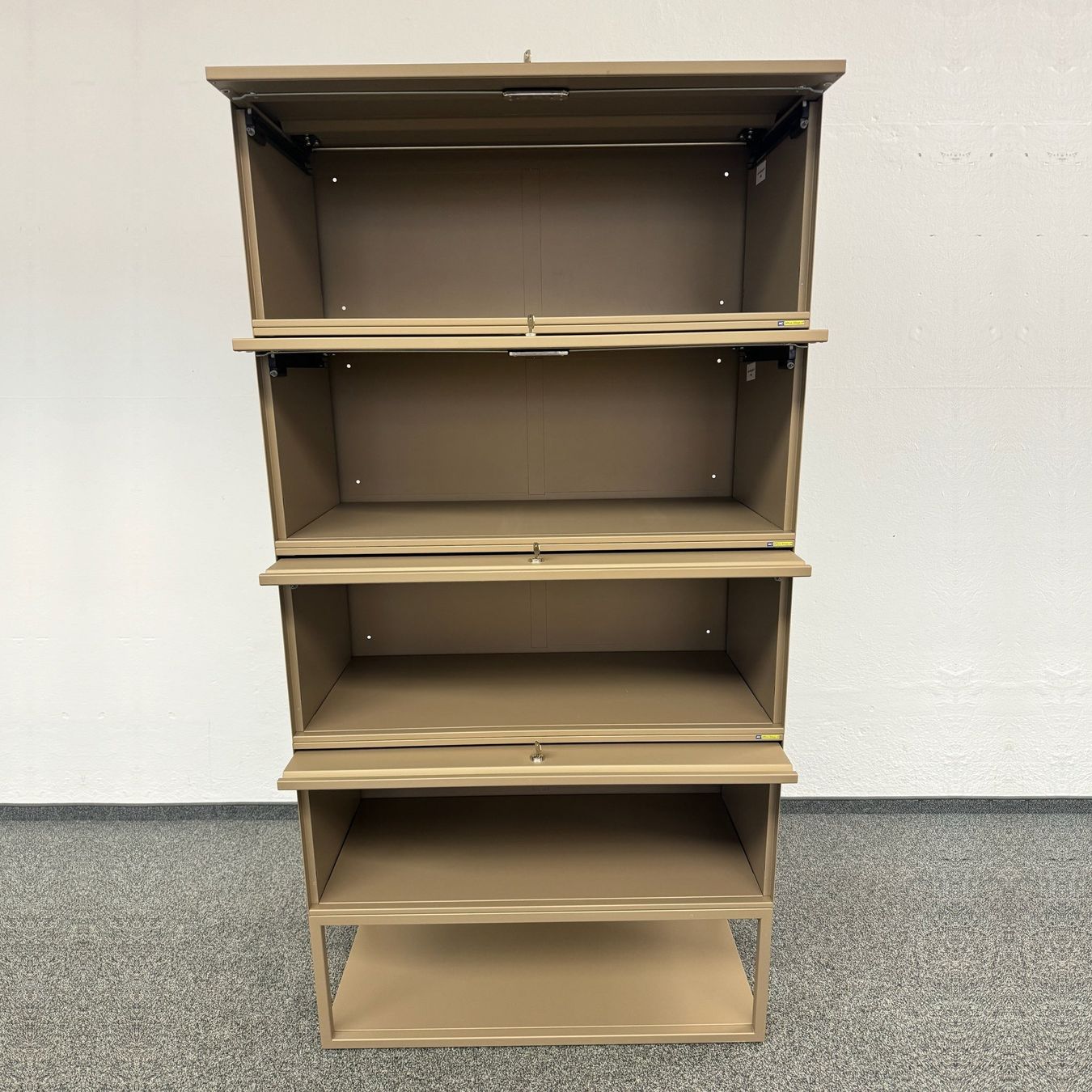 Lista Armoires: Lista Office LO Locker mit 4 Fächern mit Schlüssel – D'occasion à Schönenwerd par mcofficeshop 1