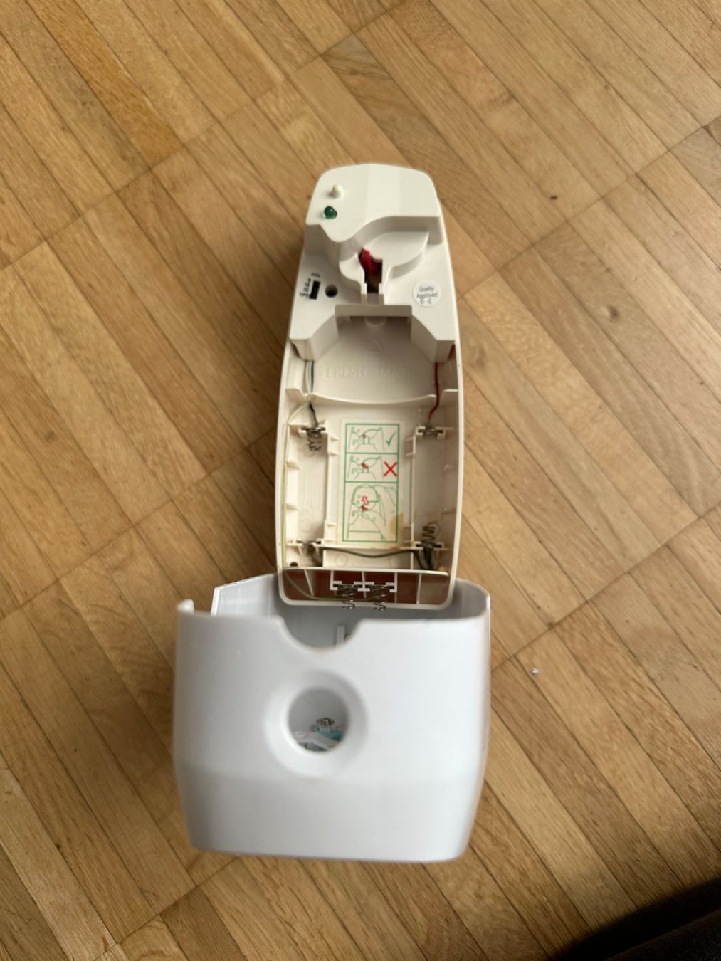 Spray per ambienti: AirWick Y-Press Duftspender Lufterfrischer – Usato da Zug venduto da Supervamp 3