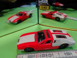 De-Tomaso Mangusto  1:43 (ohne Box) Dinky GB     > (W10.7)