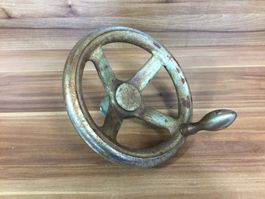 Gebrauchtes grösseres Handrad mit Handgriff