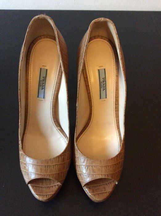 Scarpe da donna: Beige Prada Kalbsleder Pumps Gr. 40 – Nuovo (secondo la descrizione) da Lupfig venduto da Angel17
