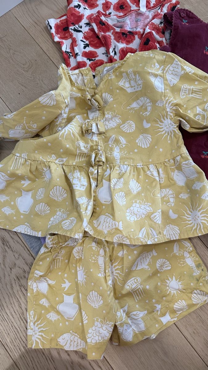 Kleiderpakete & -sets: Girl clothes set 110cm – Gebraucht aus Troinex von AnnaAbanin 1