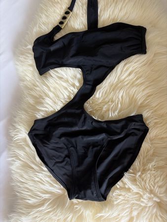 Elegante Badeanzug-Dame Gr. S Schwarz mit gold. Schmuckdetai