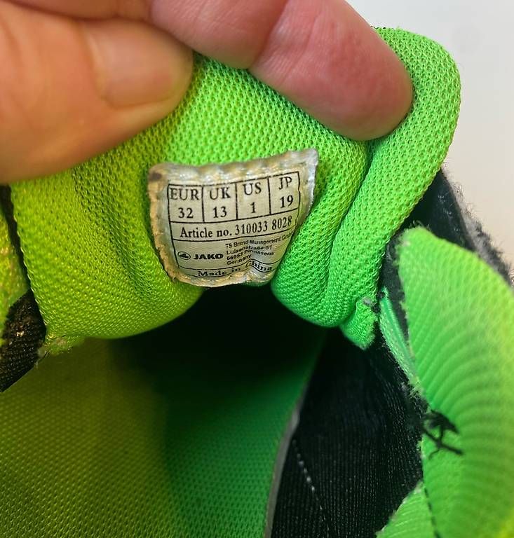 Herrenschuhe: Hallenturnschuhe Gr 32 – Gebraucht aus Zürich von lazygalaxy 2