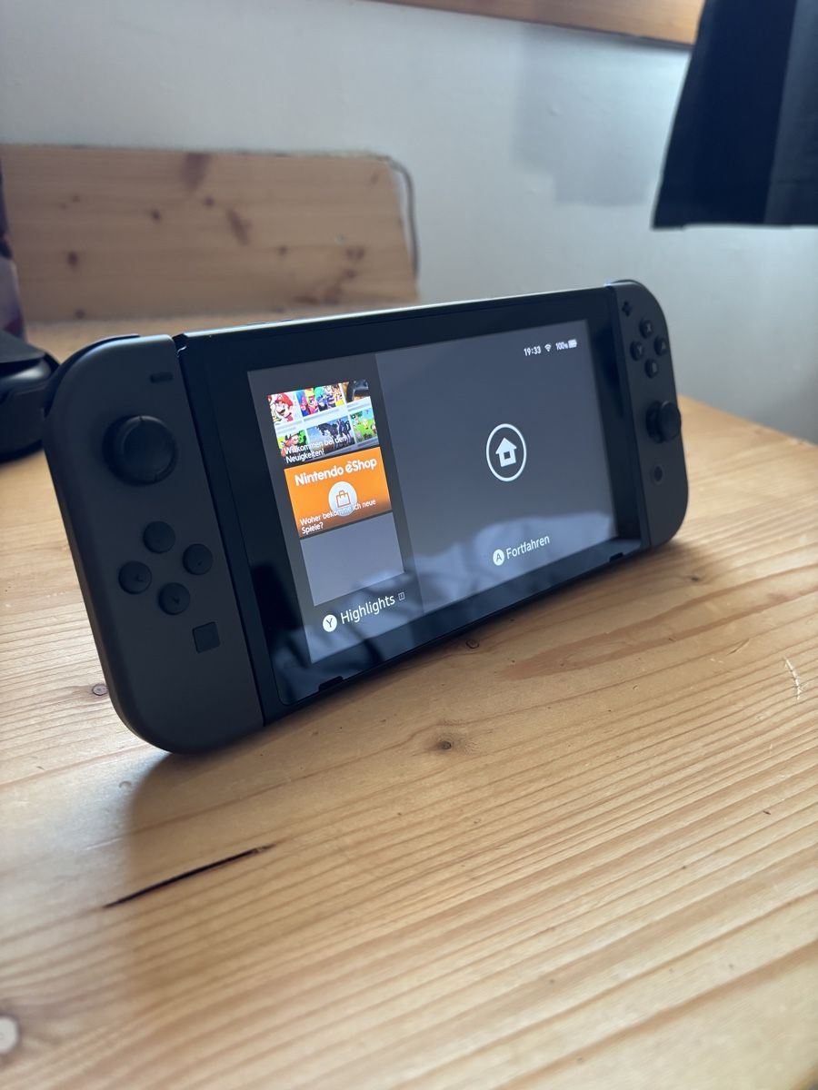 Nintendo Konsolen: Nintendo Switch 1 – Gebraucht aus Ins von man_5rjt