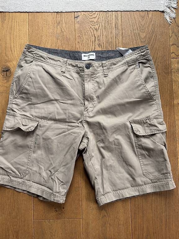 Pantaloni: Billabong Cargo Shorts – Usato da Sevgein venduto da jim_tby9
