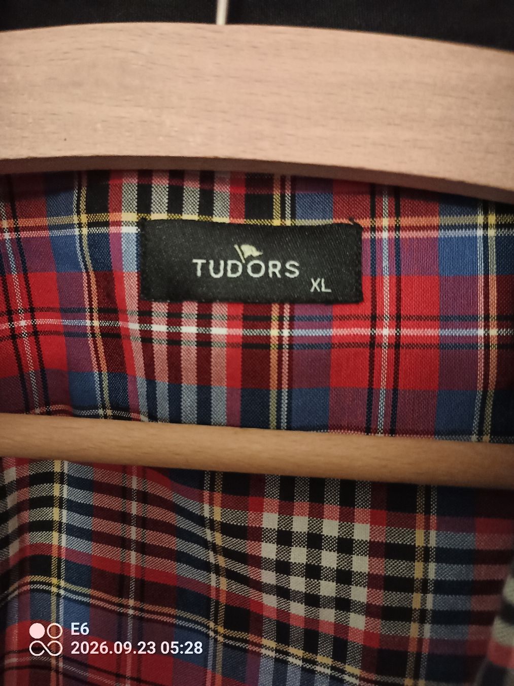 Camicie: Kariertes Hemd  Marke: Tudors – Usato da Zürich venduto da Mitzi6 2