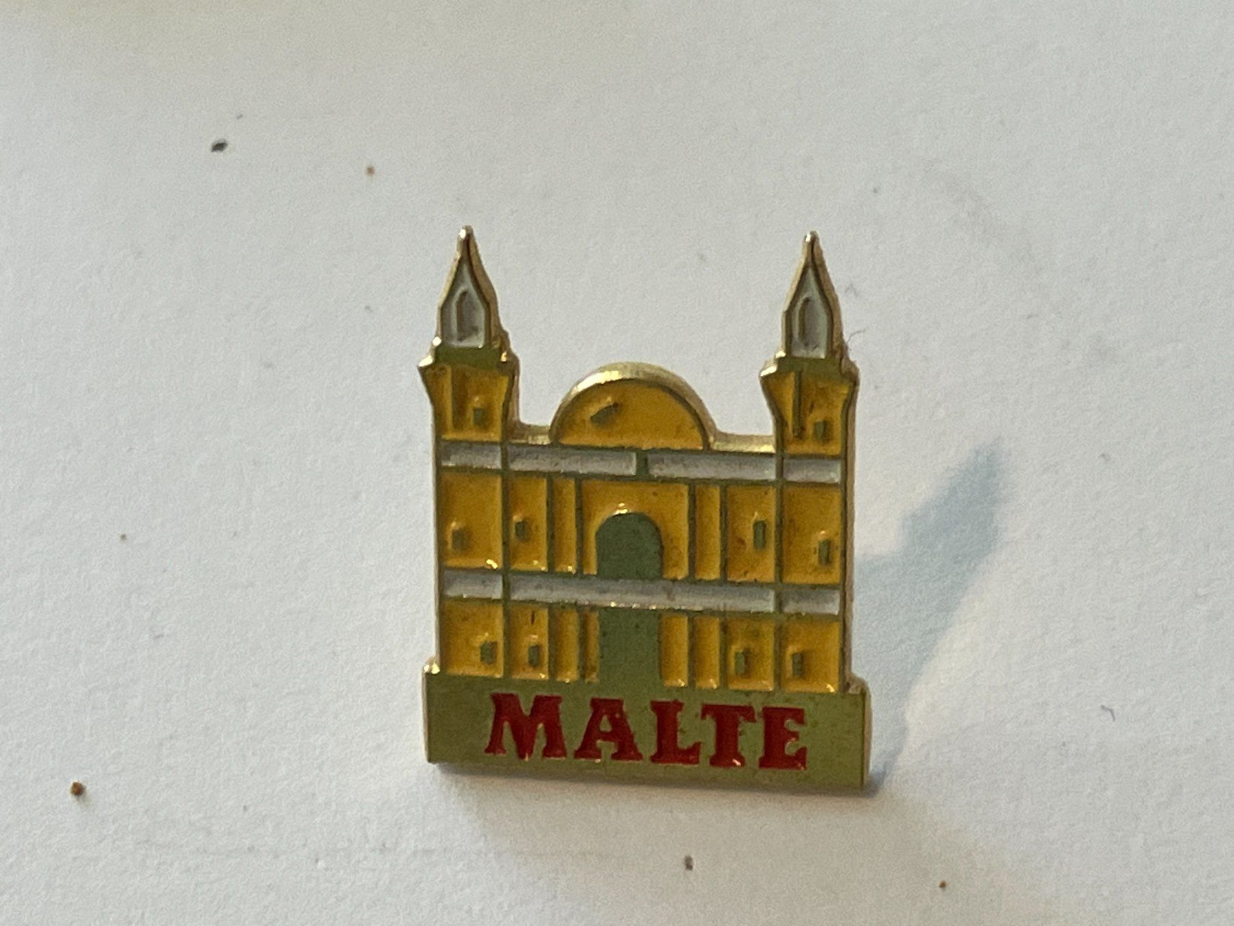 Plaketten & Abzeichen: 1 Pin Malte – Gebraucht aus Basel von djwwpp