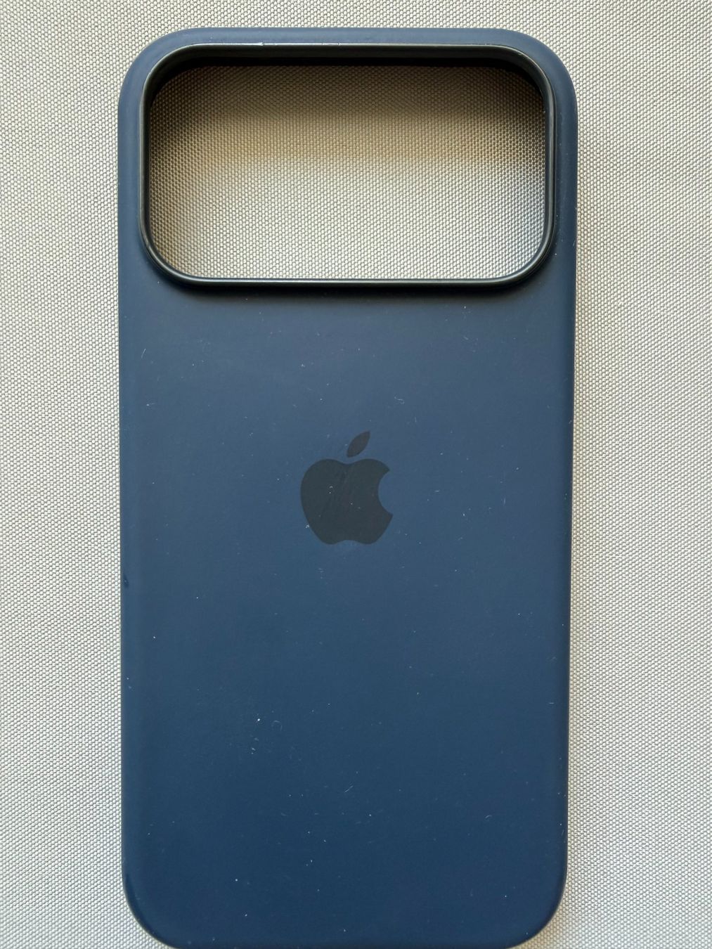 Apple Covers & Schutzfolien: iPhone 17 Pro Silikon Case mit MagSafe - Mitternacht – Gebraucht aus Winterthur von rschellenberg 1