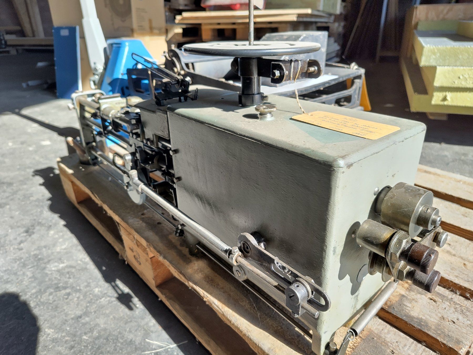 Tutte le macchine: Spindelkopf zu Schussspuhlmaschine – Usato da Winterthur venduto da TechnoramaWinterthur 2