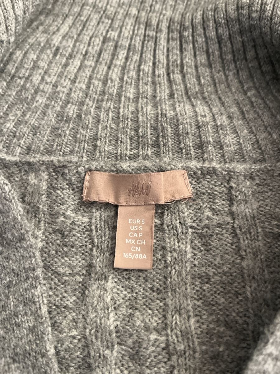 H&M Maglioni & Felpe: Grauer Strickpullover von H&M, Grösse S oversized – Usato da Kaisten venduto da saleforfun 1
