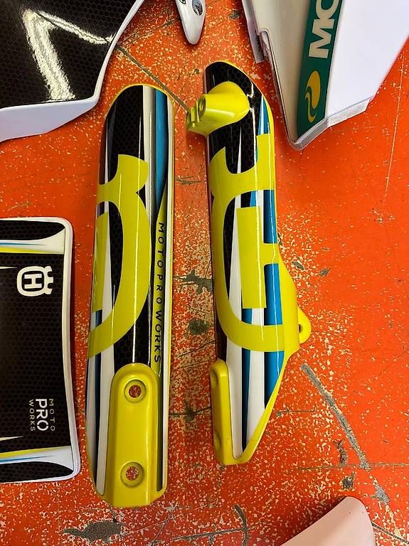 Toutes les pièces détachées moto: KIT PLASTICHE 701 SUPERMOTO – D'occasion à Manno par MOTOMIXMANNO 4