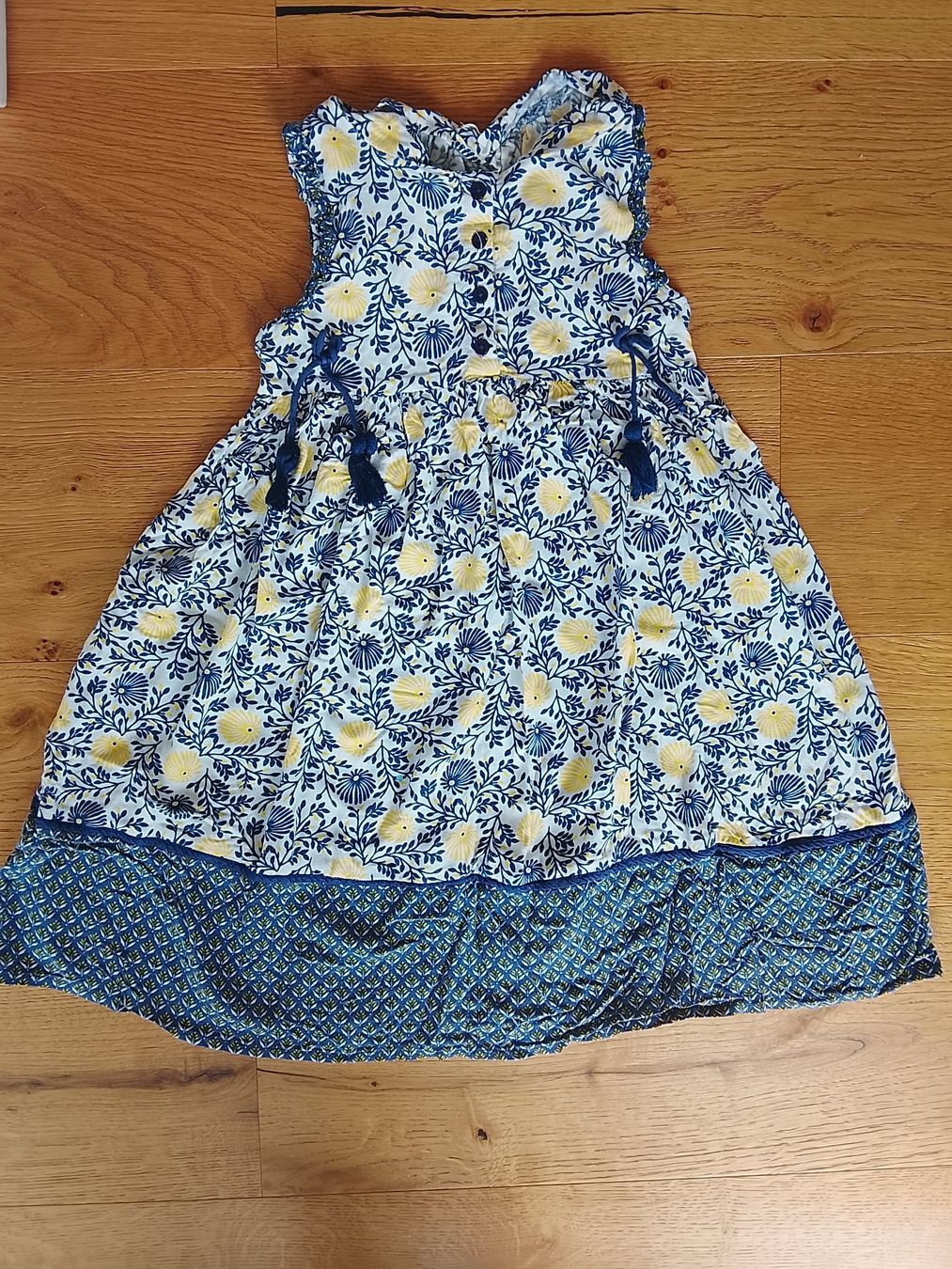 Vestiti & Gonne: Kleid Sfera Gr. 122 cm – Usato da St. Gallen venduto da Okonomyiaki