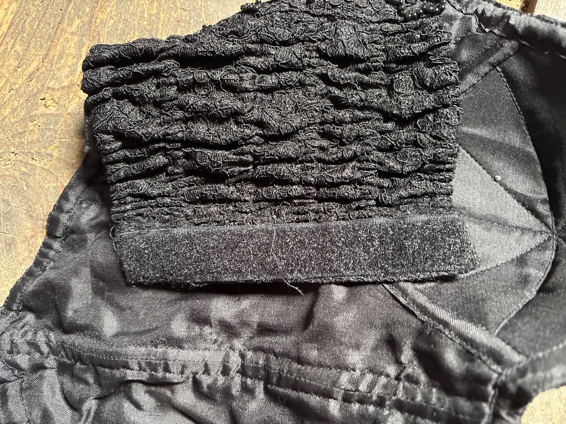 Top: Bustier schwarz mit Perlen Gr. 36 – Usato da Kaltbrunn venduto da Modern 6