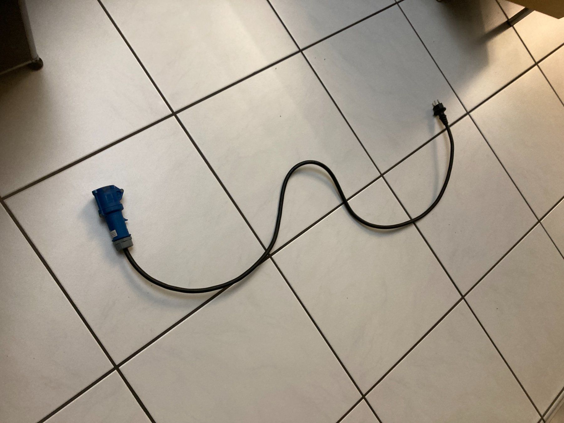 Unità & Adattatore: Camping Stecker/Buchse, 3-polig, blau, 2.5m! Adapter – Usato da Cham venduto da WB2223 4