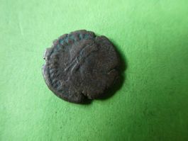 uralte   Bronzemünze  14 mm  1.18 g