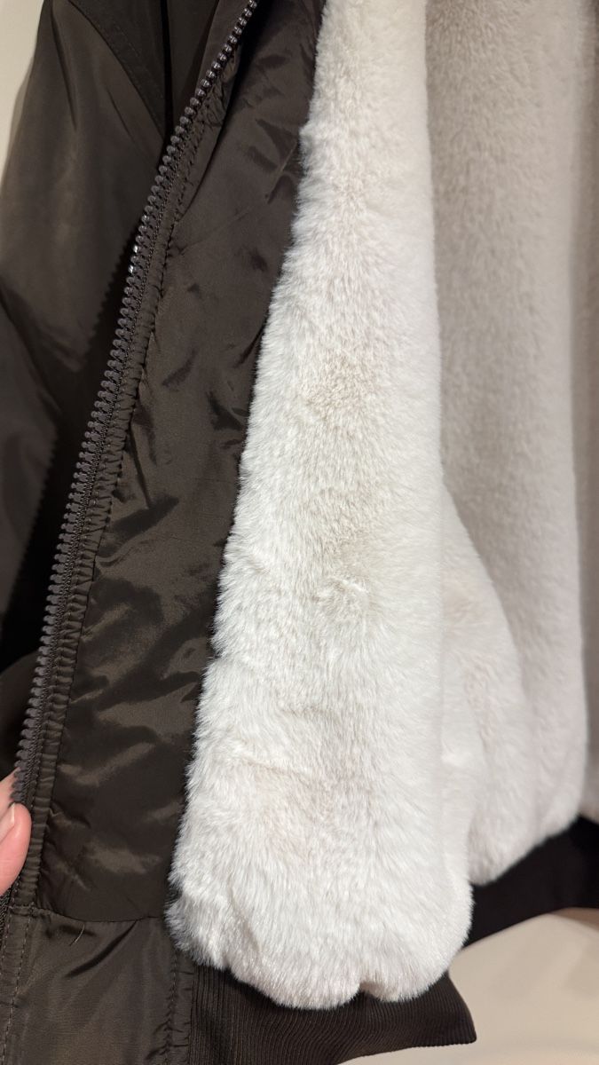Alo Yoga Jacken: Alo Yoga Winter Jacket – Gebraucht aus Grosshöchstetten von 532_9cyd 9