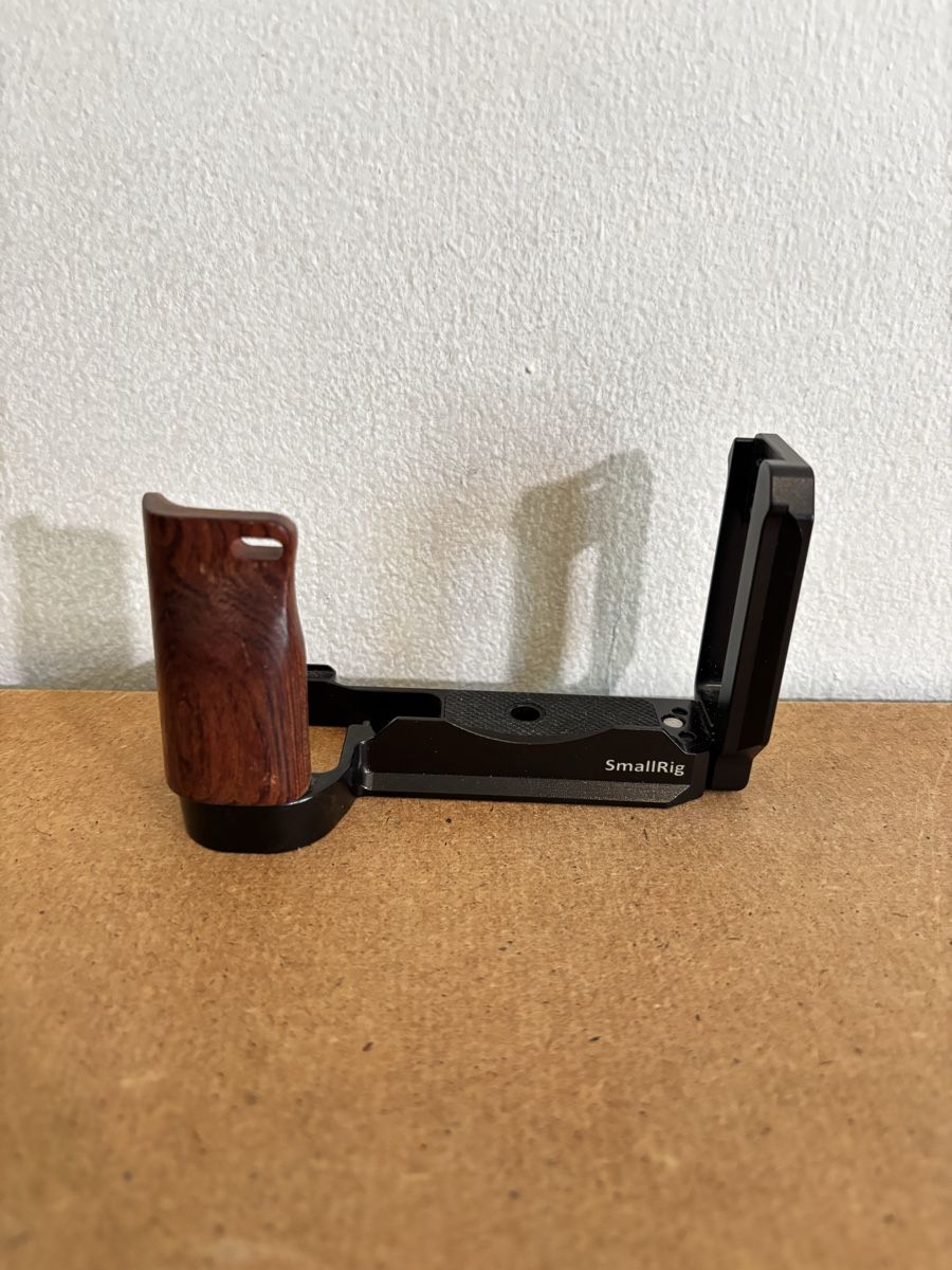 Smallrig Altri Accessori: SmallRig L Bracket Sony a6300  – Usato da Zürich venduto da maylangthangnho