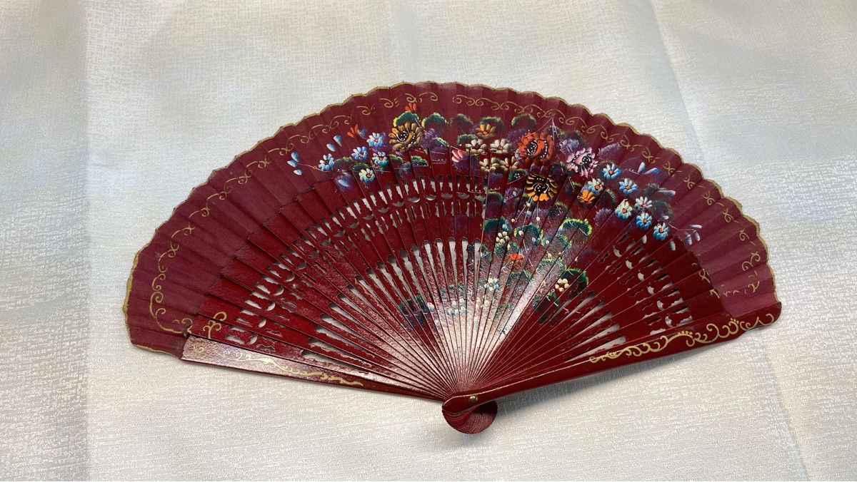 Tutte le decorazioni: Handfächer rot mit Blumenmuster gebraucht – Usato da Hausen AG venduto da corinne_g