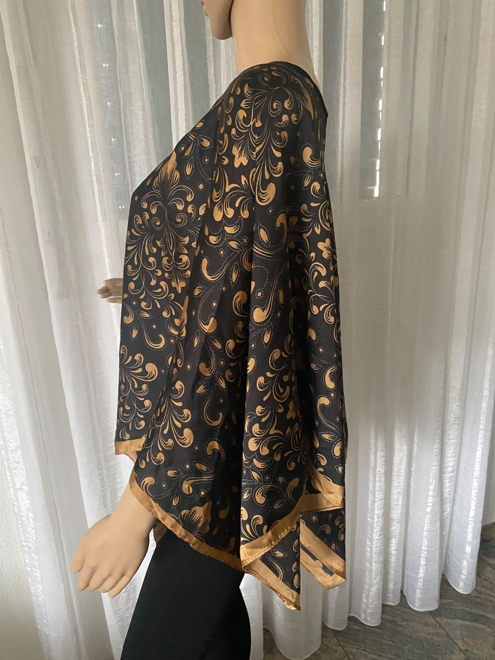 Blusen: edler/stylischer Blusen-Poncho,Silk-Feeling,1 Size – Neu und originalverpackt aus Winkel von ferrari2022 2