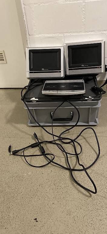 CD: Portable DVD players with dual widescreen LCD display – Usato da Steffisburg venduto da tina613 1