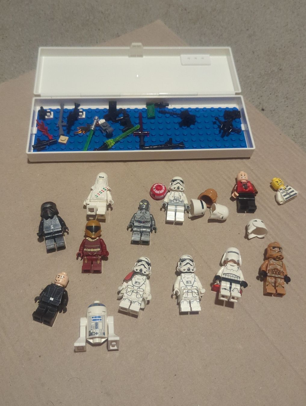 Lego Statuette: Lego Star Wars Figuren inkl. Etui – Usato da Wauwil venduto da MEC-NET