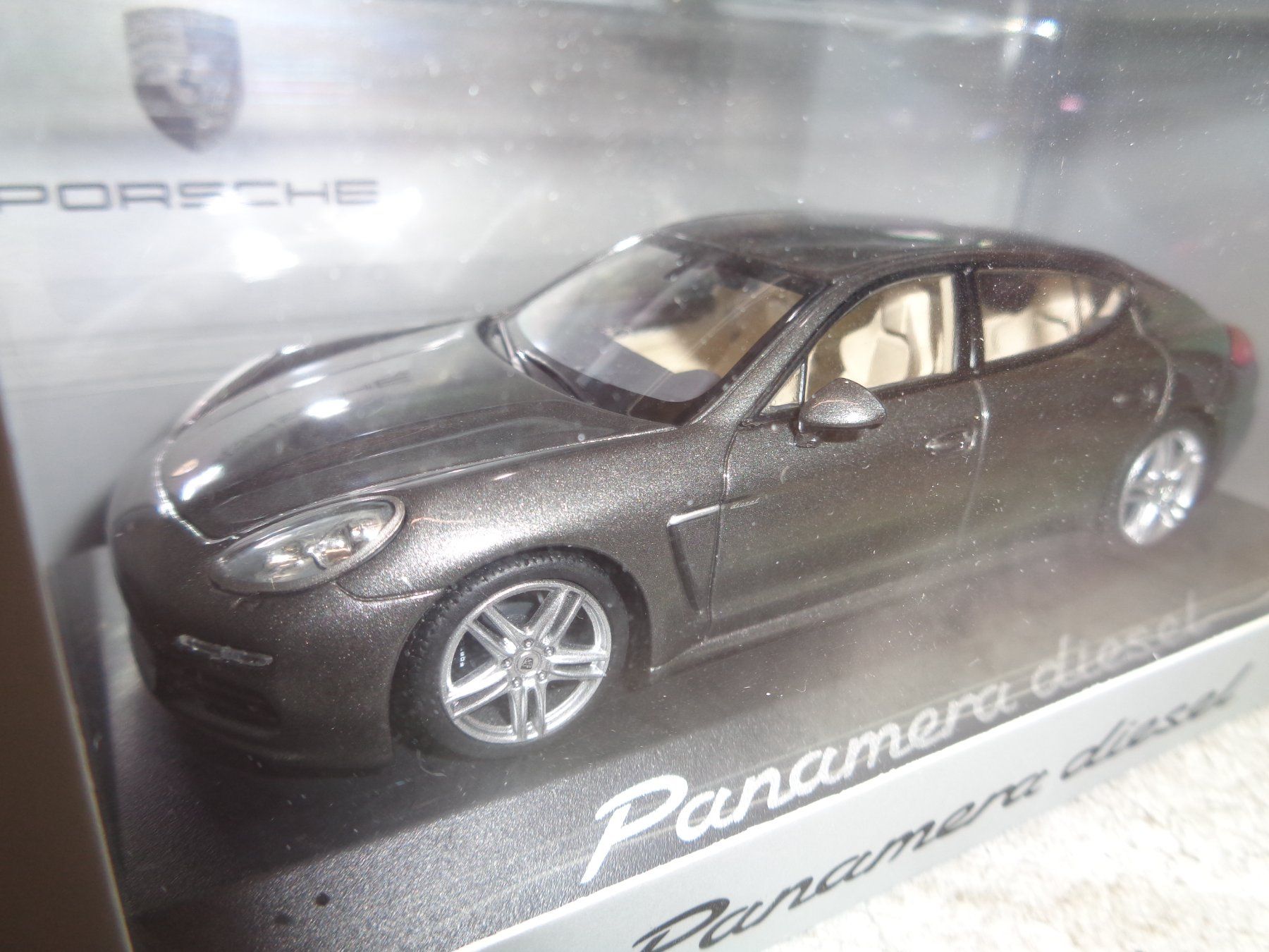 Porsche Modellautos: 1:43 Minichamps Porsche Panamera – Neu und originalverpackt aus Reconvilier von rallycar 1