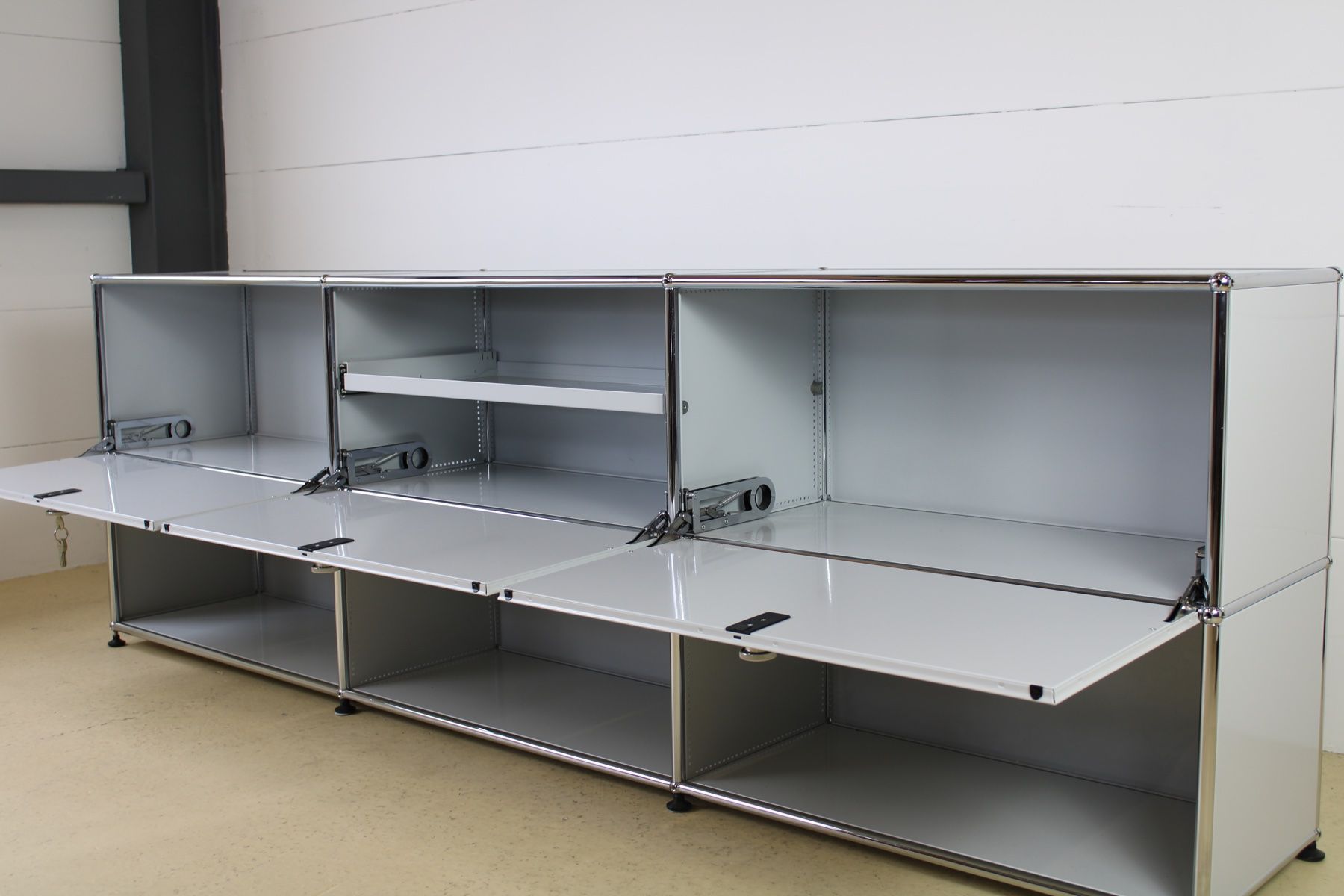 USM Scaffali: USM Sideboard lichtrau, Umbau möglich! – Usato da Meinisberg venduto da atelier_TILIJA 2