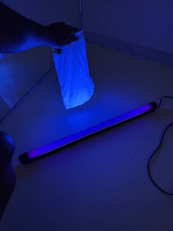 Lampen: Schwarzlichtröhre – Gebraucht aus Zürich von reg91 2