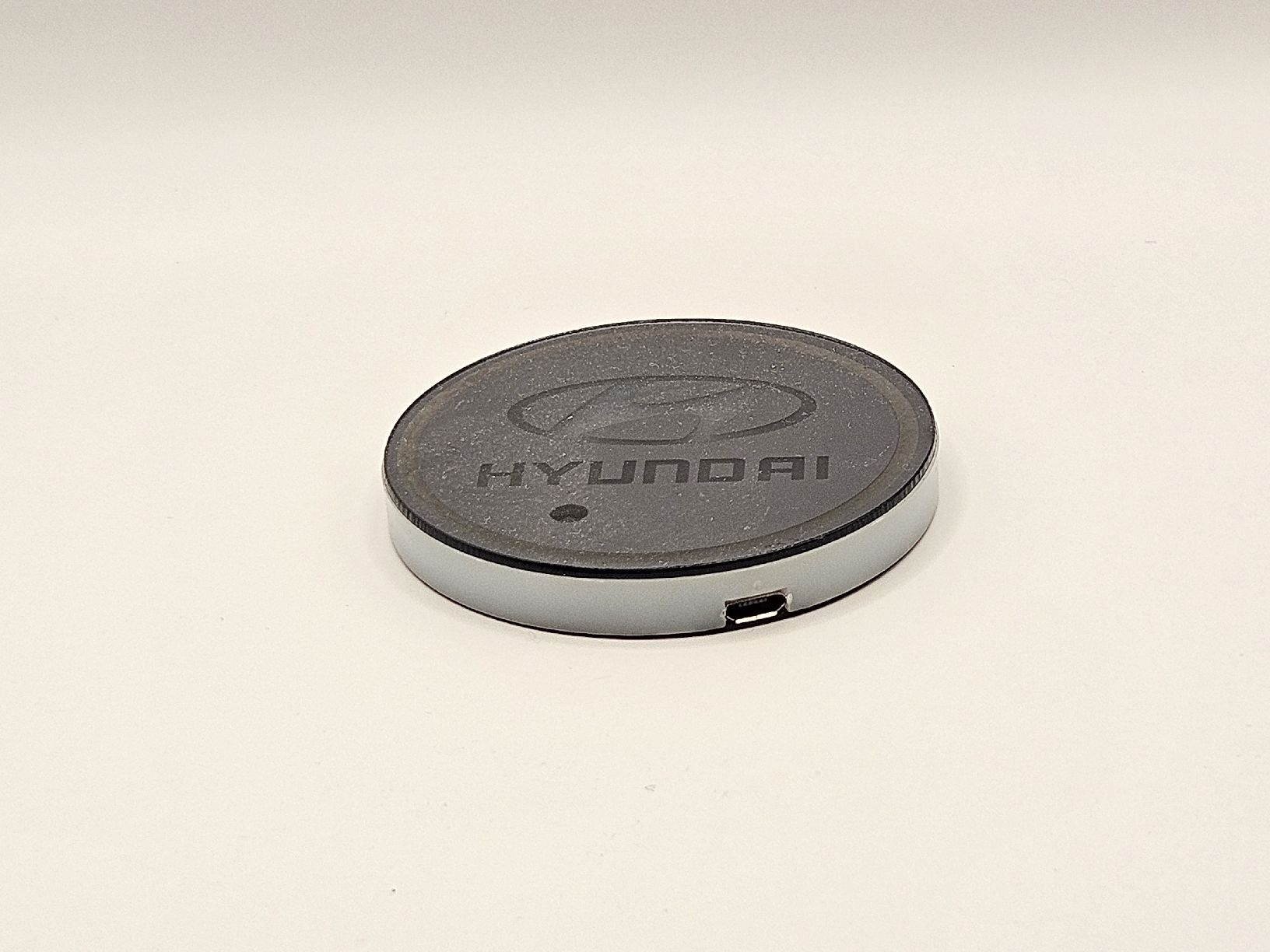 Lampade: Vendo Logo Hyundai led multicolore – Usato da Riazzino venduto da TicinoCarAudio
