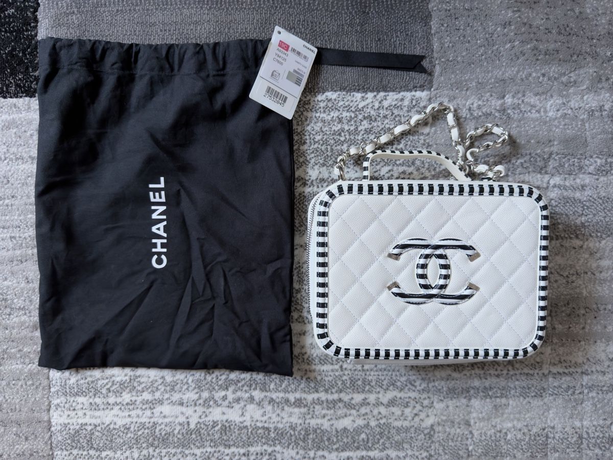 Chanel Taschen für Damen: Sac Chanel timeless vanity bag  – Neu und originalverpackt aus La Chaux-de-Fonds von Hich7 1