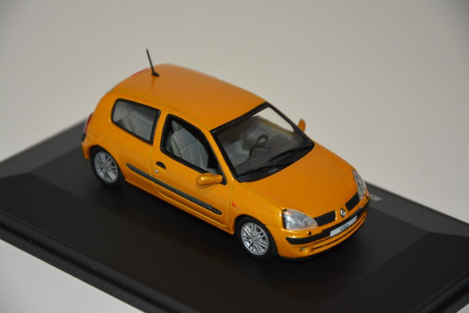 Renault Modellini d'auto: Renault Clio "Privilege" , UH , 1:43 – Nuovo e nell'imballaggio originale da Goldach venduto da Feivel9 4